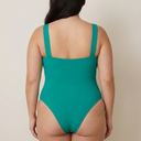 maillot de bain une pièce vert porté par une femme de dos 