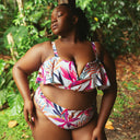 femme portant le maillot de bain floral java vue de face 